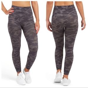 Spanx Look at Me Now Seamless Leggings in‎ Camo